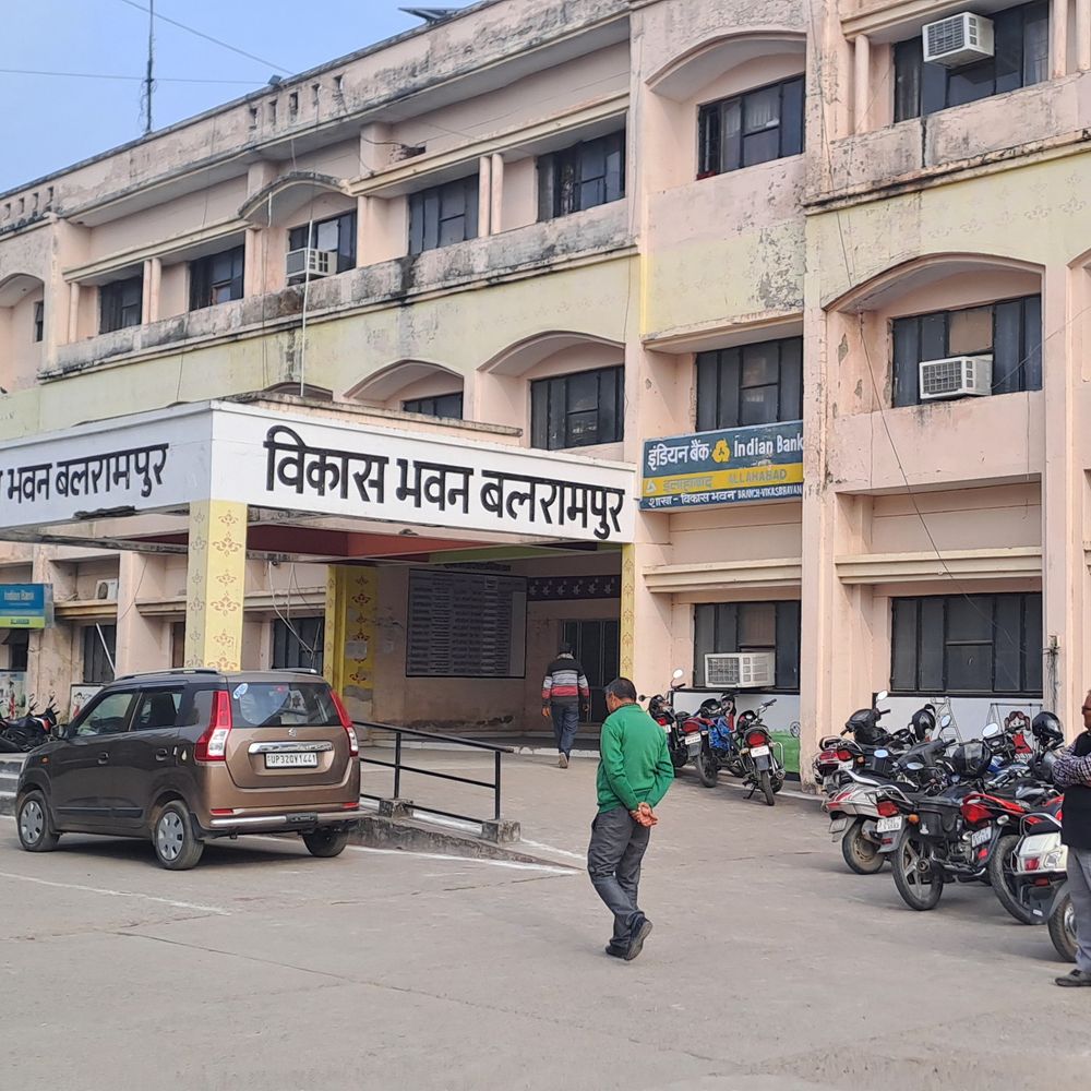 डेटिंग ऐप पर दोस्ती, अधिकारी से 25 लाख की ठगी:बलरामपुर में शादी का झांसा देकर ठगी, सात लोगों पर मुकदमा दर्ज
