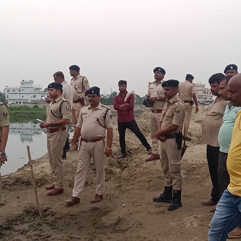 मेनका कुमारी मौत मामले में एसपी घटनास्थल पहुंचे:परिजनों और स्थानीय लोगों से पूछताछ,कहा-फिजिकल एविडेंसों की जांच जारी