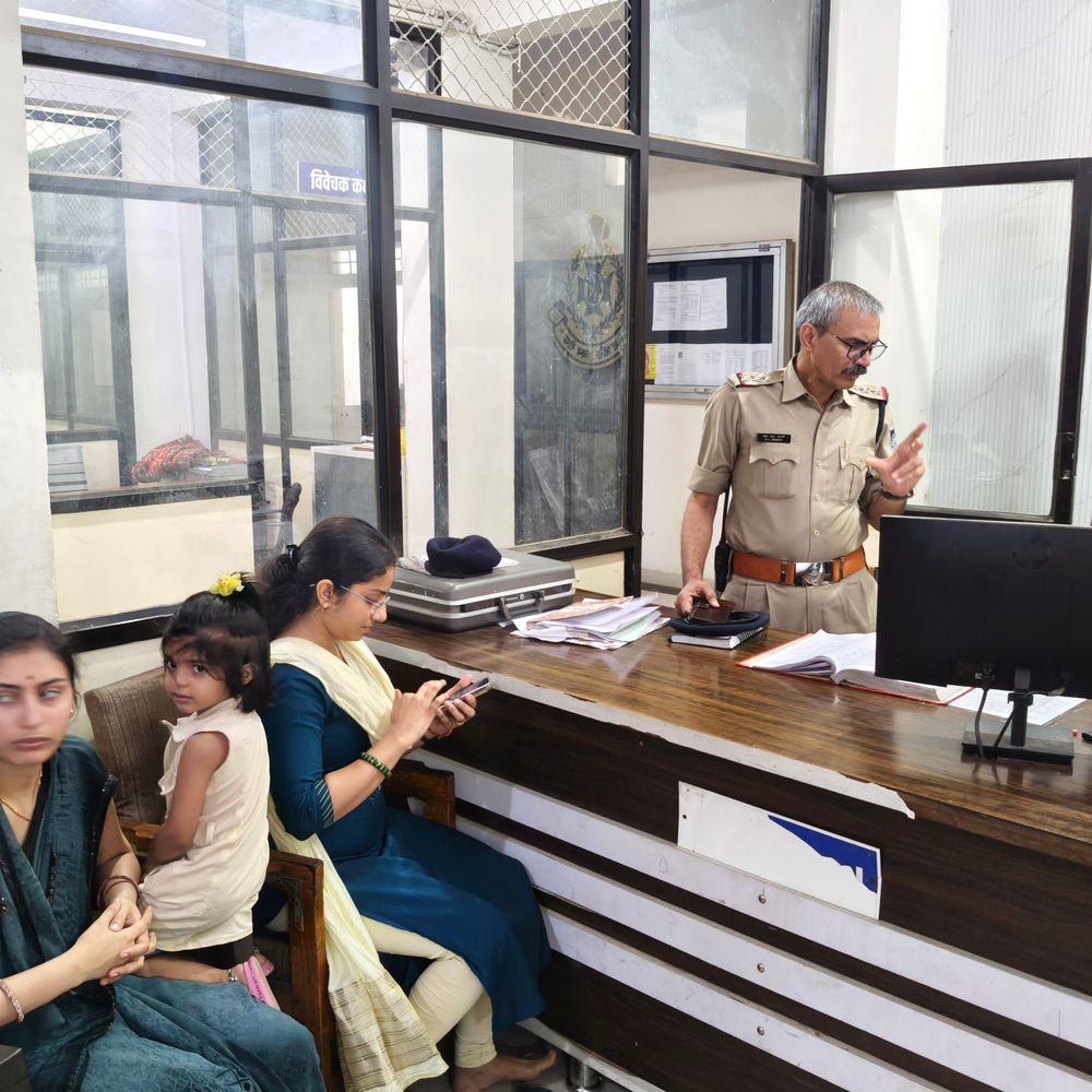 कोचिंग पढ़ाकर लौट रही टीचर से चेन स्नेचिंग की कोशिश:हरदा में झपट्टे में पेंडल और हिस्सा टूटा, CCTV के आधार पर आरोपियों की तलाश शुरू