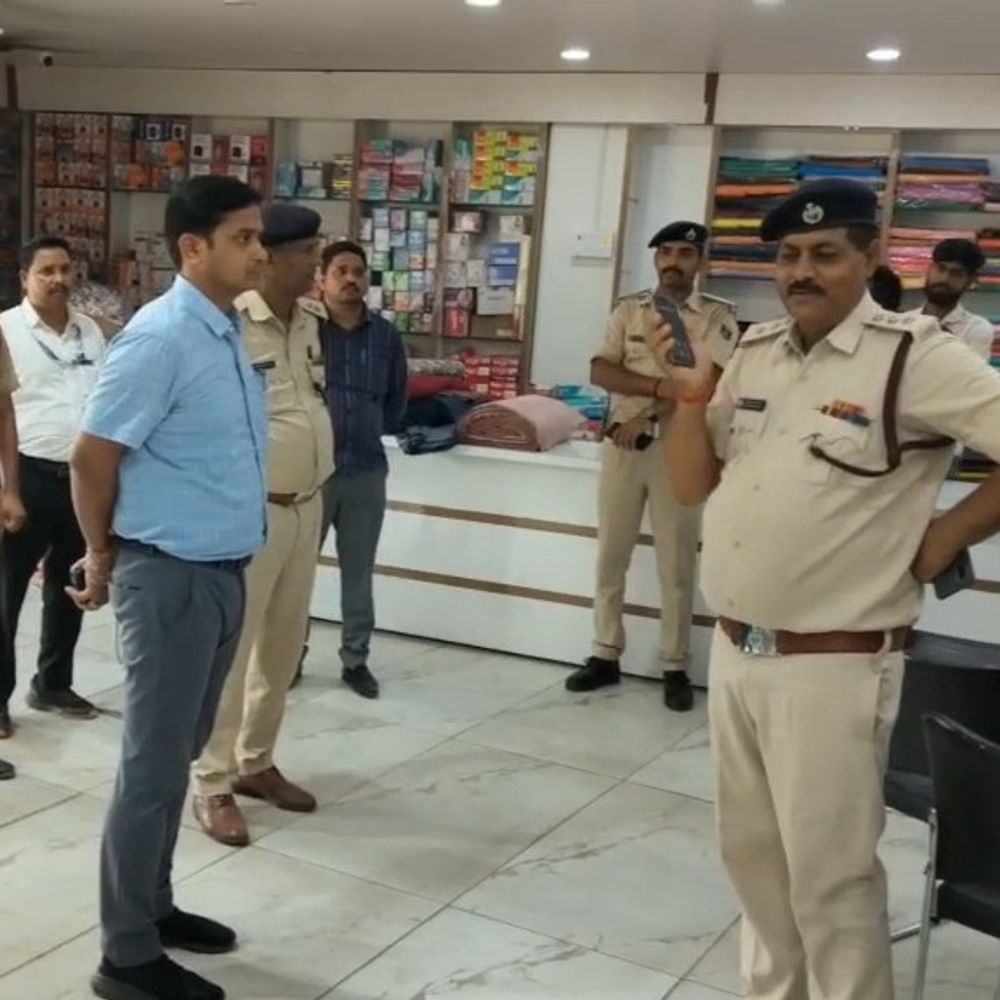 कैमूर के भभुआ में होटलों, मॉल की जांच तेज:नियमों का पालन न करने पर किया जाएगा सील, 15 दिनों का दिया टाइम