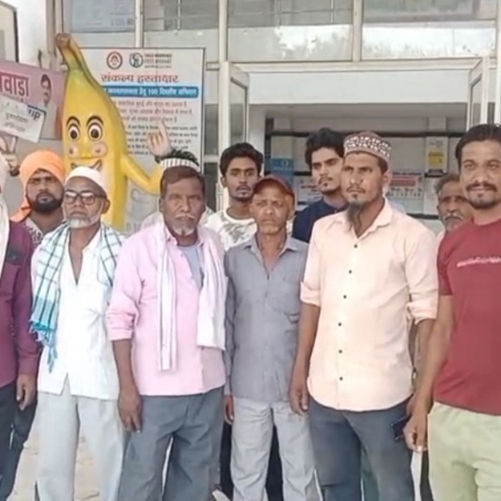 बुरहानपुर में पेयजल संकट को लेकर कलेक्ट्रेट पहुंचे रहवासी:कलेक्टर ने आज ही पानी सप्लाई शुरू कराने का आश्वासन दिया, छह माह से समस्या