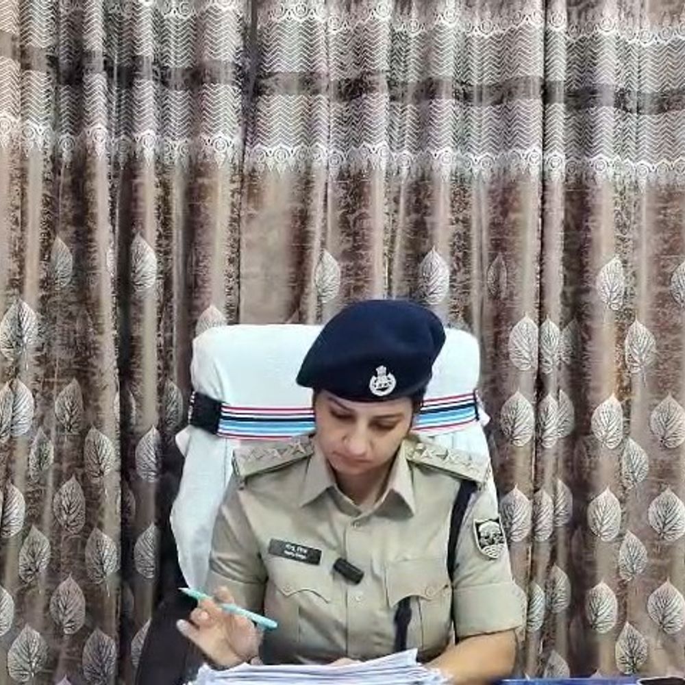 भभुआ में शिक्षक से साइबर ठगी, 2 अरेस्ट:डेयरी प्रोजेक्ट के नाम पर इनवर्टर-बैटरी के लिए ठगे ₹25,500