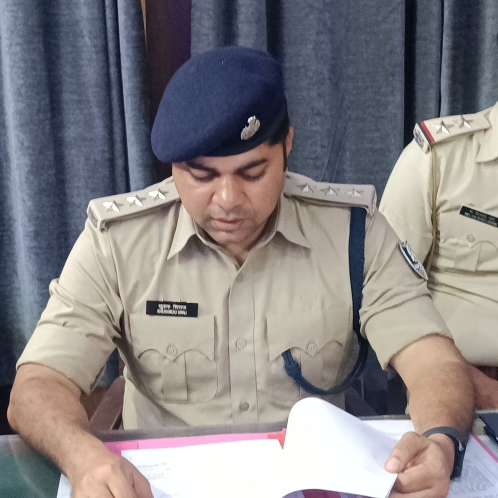 किशंगगंज में मेघा की मौत पर कैंडल मार्च:मां बोलीं- बेटी का केस सीबीआई को मिले; 48 घंटे बाद घटनास्थल से बाल मिले