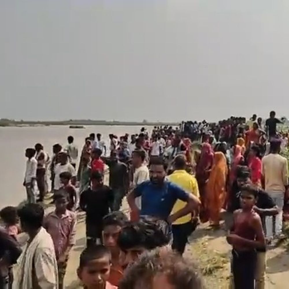 सुपौल के कोसी नदी में नाव हादसा, कई लोग लापता:मूंग तोड़ने जा रहे ग्रामीणों से भरी नाव पलटी, रेस्क्यू ऑपरेशन जारी