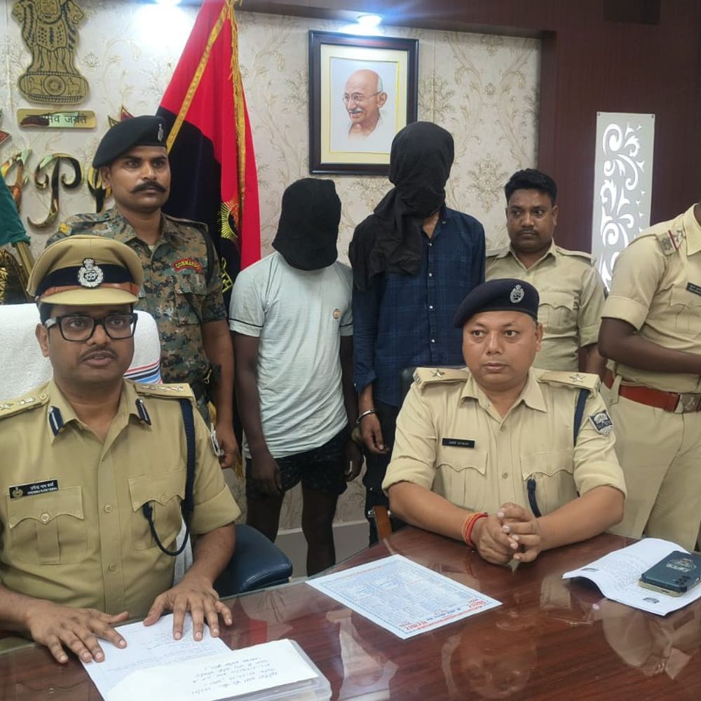 बांका में बाइक लूटकांड का खुलासा, 2 बदमाश गिरफ्तार:लूटी गई मोटरसाइकिल और हथियार बरामद, दोनों आरोपियों है आपराधिक इतिहास