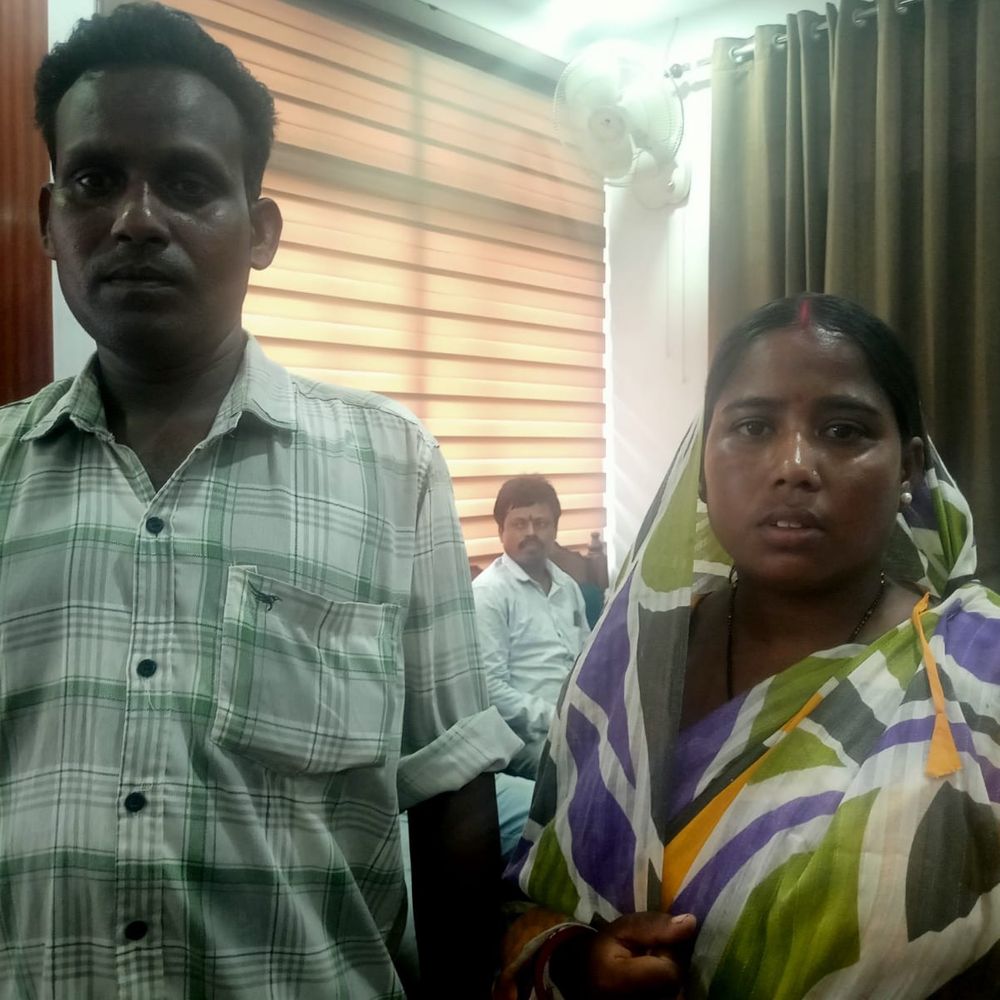 मनरेगा में 4.83 लाख की फर्जी निकासी का आरोप:पीड़ित दंपती पहुंचा जामताड़ा उपायुक्त कार्यालय, जांच और कार्रवाई की मांग की