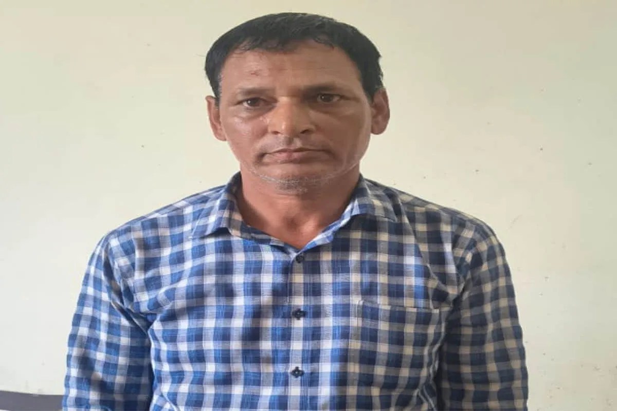 धौलपुर में ACB की कार्रवाई, मंदिर के पास 25 हजार की रिश्वत लेते कनिष्ठ सहायक रंगे हाथ गिरफ्तार