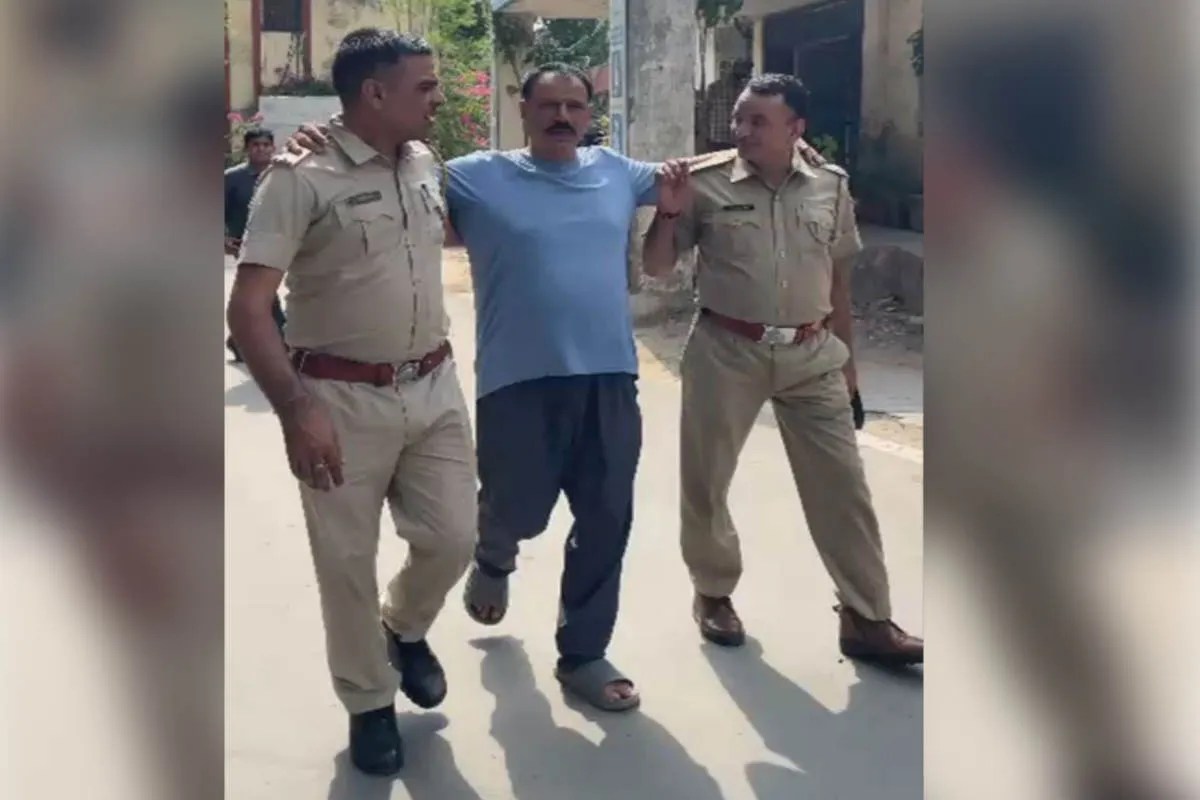 Ajmer: हुक्का-बार में ASI का हंगामा, मीडिया से बोला- लॉरेंस बिश्नोई की तरह फोटो आनी चाहिए, SP ने किया सस्पेंड