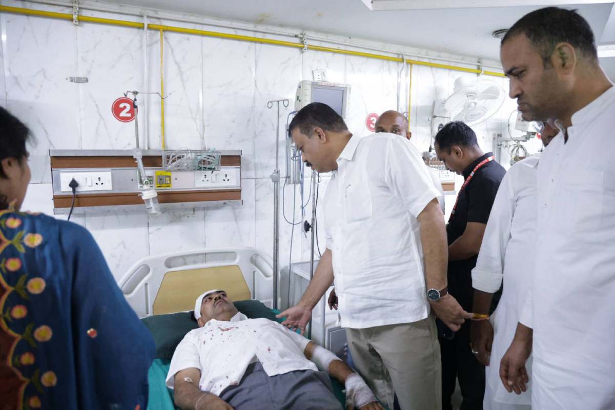 भोपाल में धरने में जा रहे कांग्रेस विधायक घायल, अस्पताल लेकर पहुंचे जयवर्धन सिंह