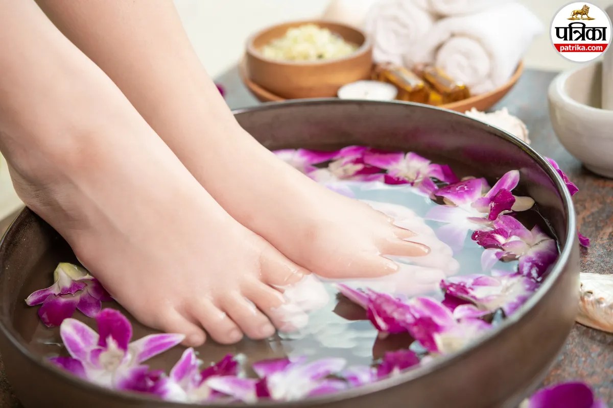 Burning Feet Causes: डायबिटीज, नसों की कमजोरी या विटामिन की कमी; फिजिशियन ने बताए पैरों के तलवे गर्म रहने के कारण