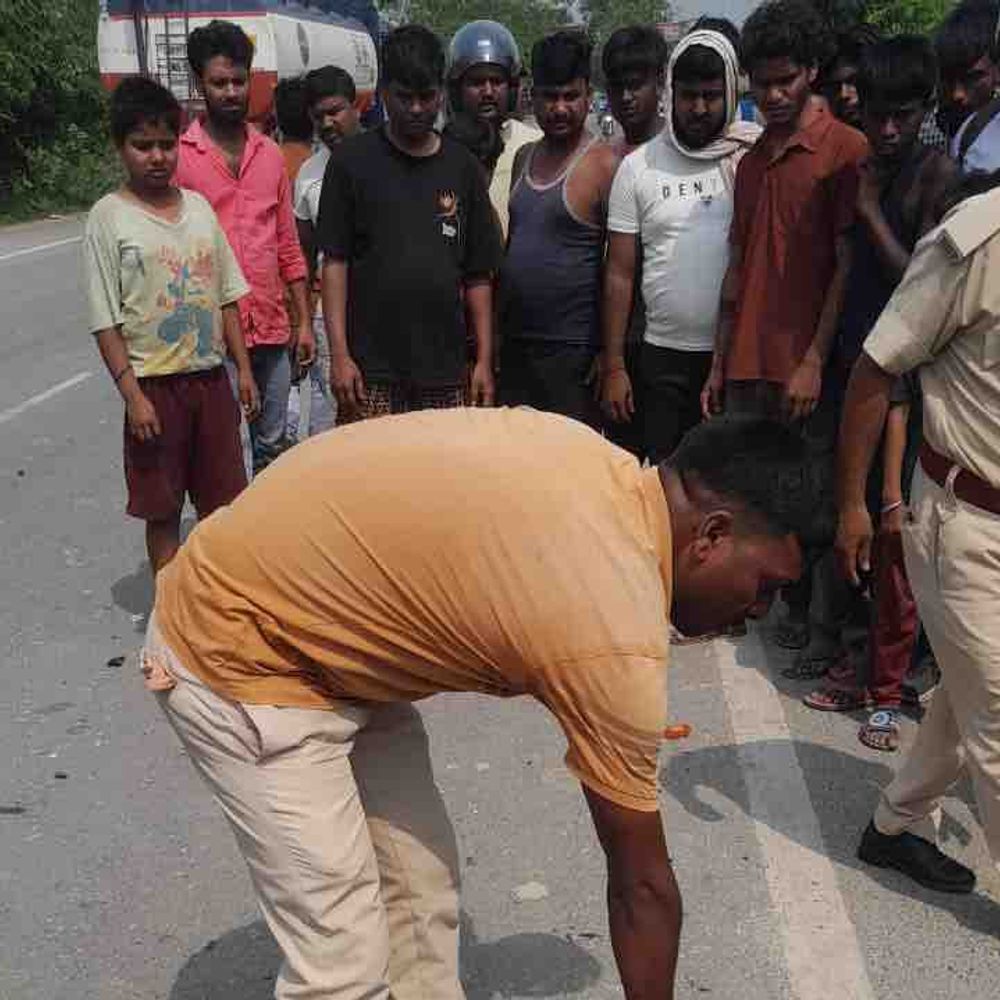 अज्ञात गाड़ी की टक्कर से युवक की मौत:मोतिहारी में रोड क्रॉस करते समय हुआ एक्सीडेंट, 2 अन्य लोग घायल