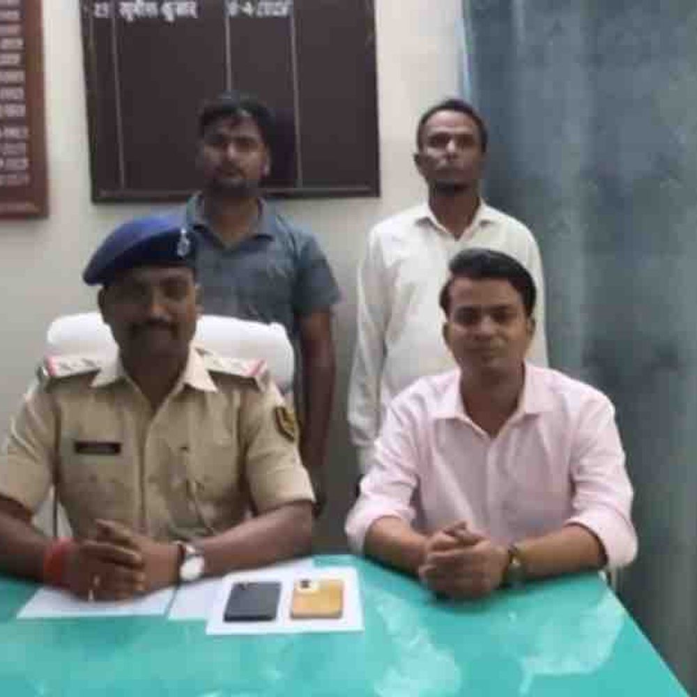 वोटर लिस्ट में नाम जोड़ने पर 200 रुपए की वसूली:पूर्वी चंपारण में बीएलओ और साइबर कैफे संचालक गिरफ्तार; ID का गलत इस्तेमाल कर चला रहे थे खेल