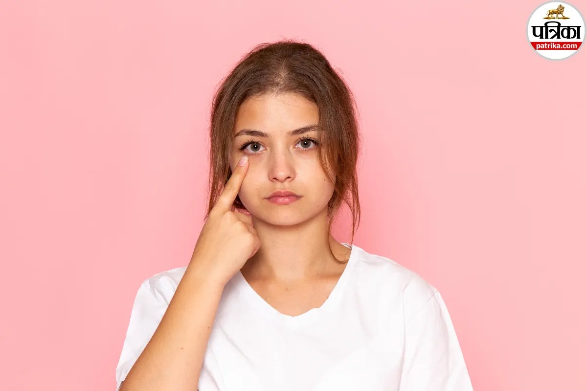 Eye Twitching : आई स्पेशलिस्ट ने बताया आंखों का फड़कना कब ना करें इग्नोर; 20-20-20 Rule और ये विटामिन दिला सकते हैं राहत