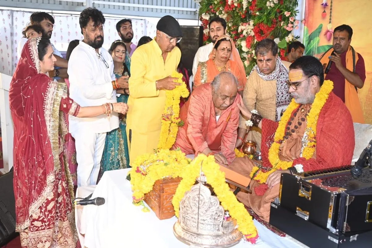 रतलाम में महामण्डलेश्वर ने कहा आज बड़ी विडम्बना समाधान को नजरअंदाज करना
