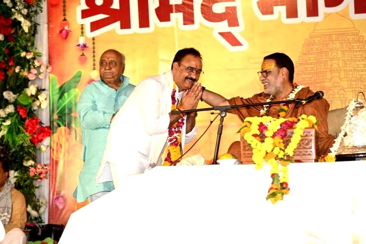 विश्व पर्यावरण दिवस पर रतलाम में महामंडलेश्वर ने वृक्षों का बताया बड़ा महत्व