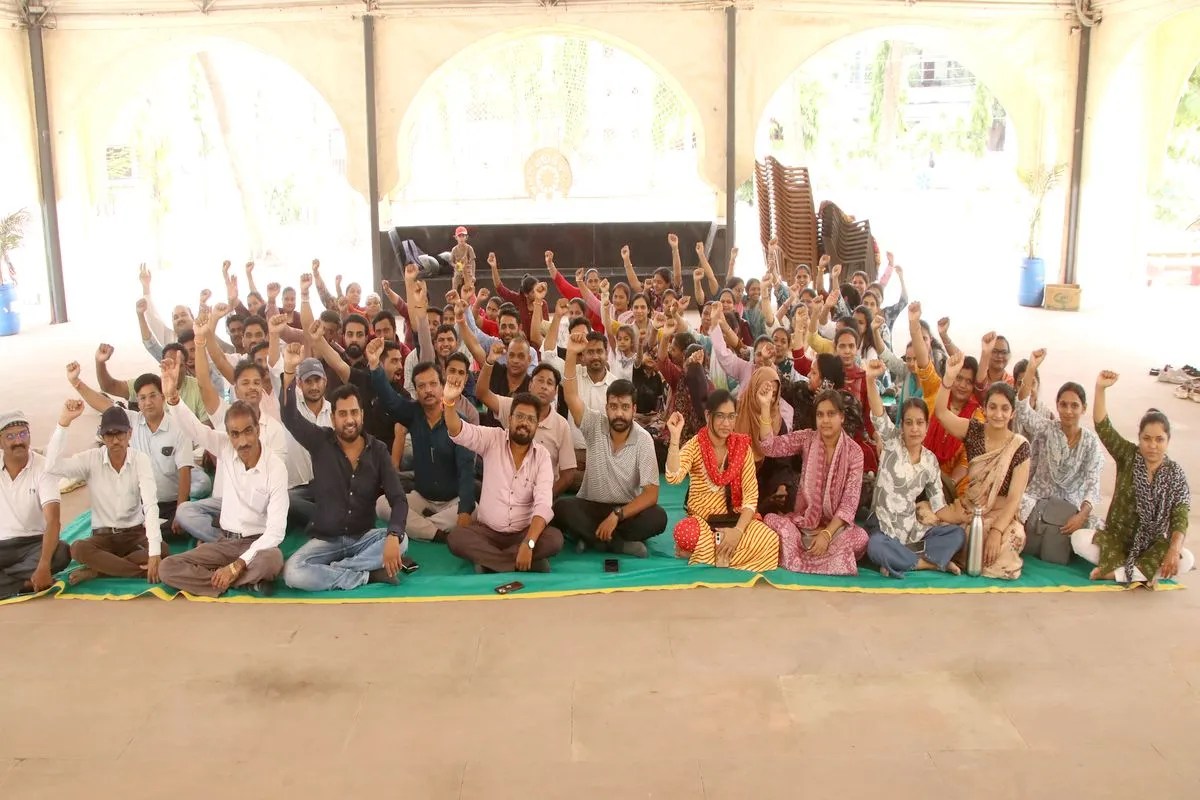 रतलाम में संविदा स्वास्थ्यकर्मी, आशा-पर्यवेक्षक-आंगनवाड़ी कार्यकर्ता का प्रदर्शन