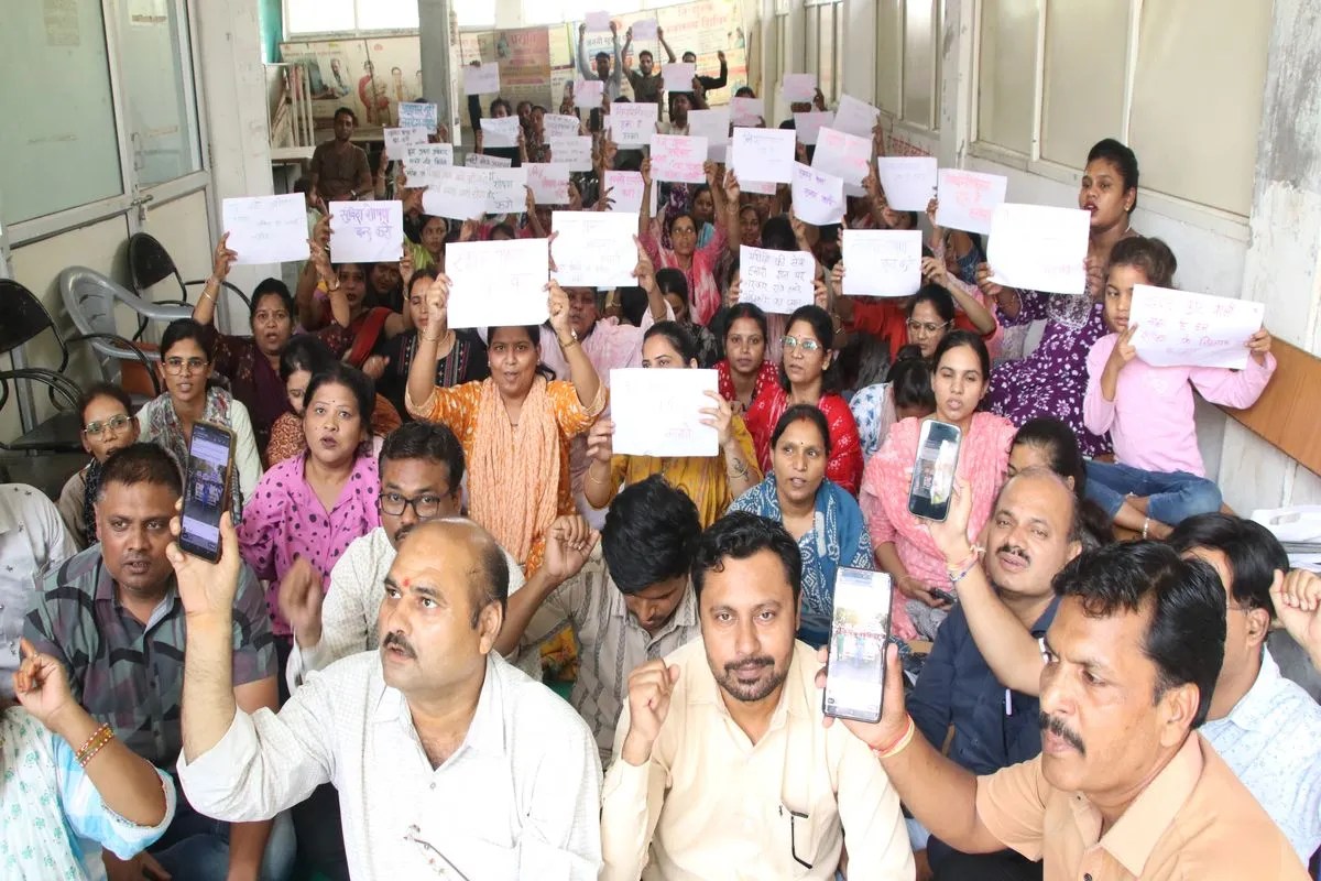 रतलाम के संविदा कर्मियों ने सरकार को भेजे मेल, आज उठाएंगे ये कदम