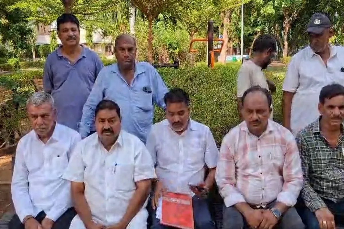 Ahmedabad: महंगाई की एक और मार, बच्चों को स्कूल भेजना हुआ और महंगा