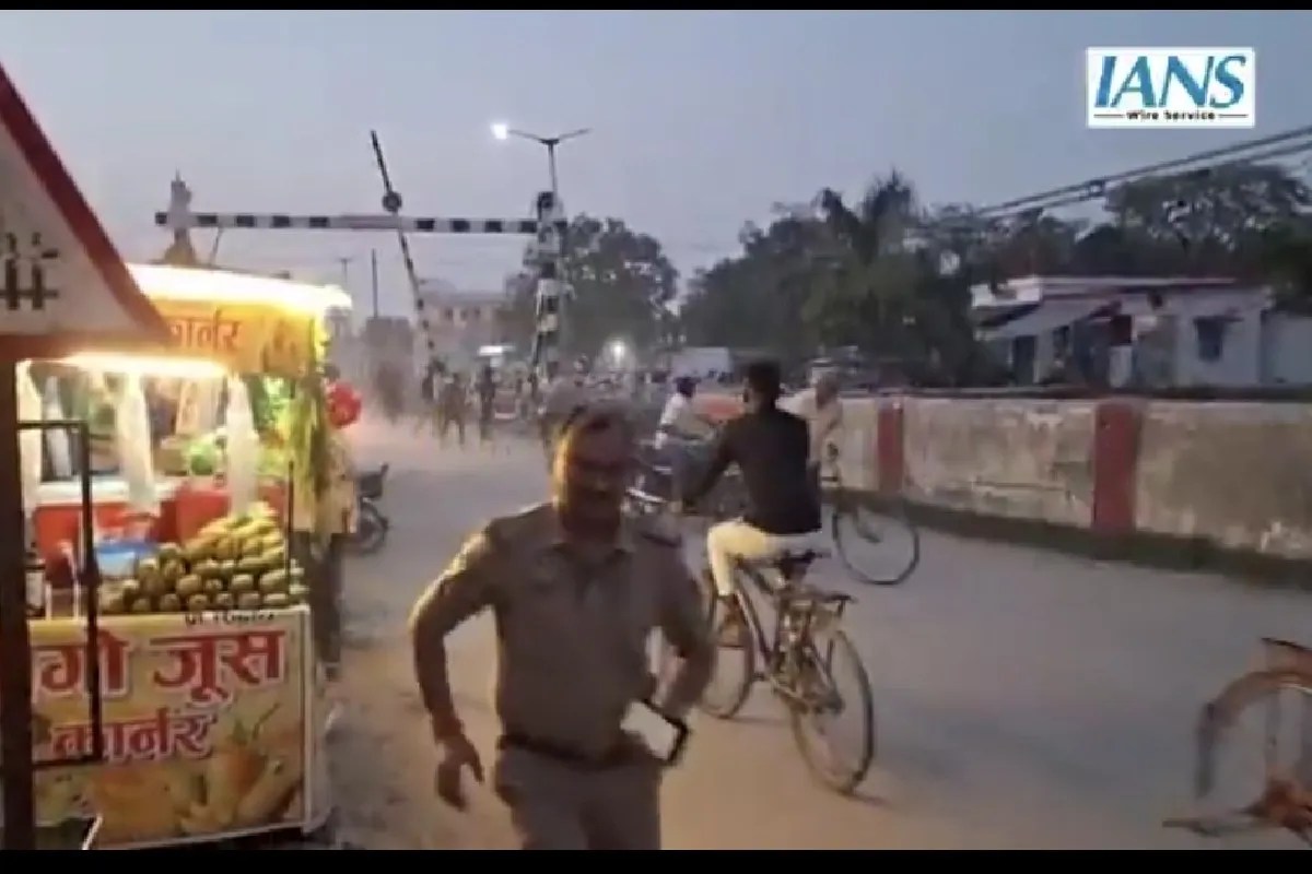गाजीपुर एनकाउंटर में मारे गए कमलेश बिंद के परिजनों का हंगामा; शव रखकर सड़क पर लगाया जाम, पुलिस पर पथराव