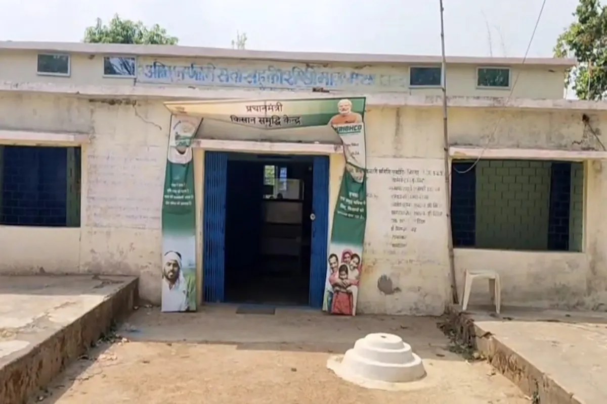 Complaint to Collector: 7 सरपंच बोले- कलेक्टर साहब, समिति अध्यक्ष ने भतीजे को ऑपरेटर तो सखी भाई के बेटे को बना दिया सहायक