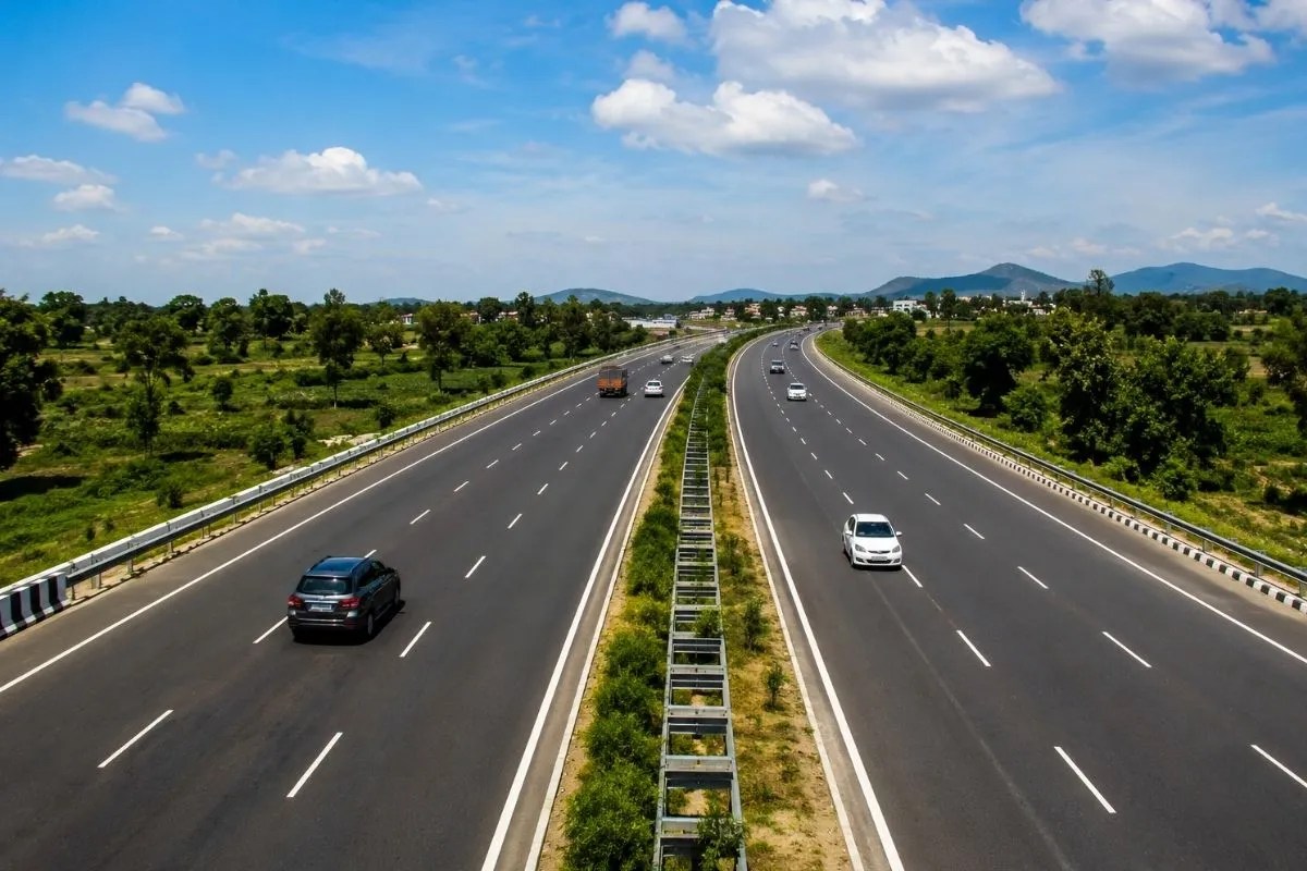 UP के लोगों के लिए Good News; प्रदेश के 21 हाईवे बनेंगे फोरलेन, स्पीड लिमिट होगी 100 KM/H, जानें ताजा अपडेट