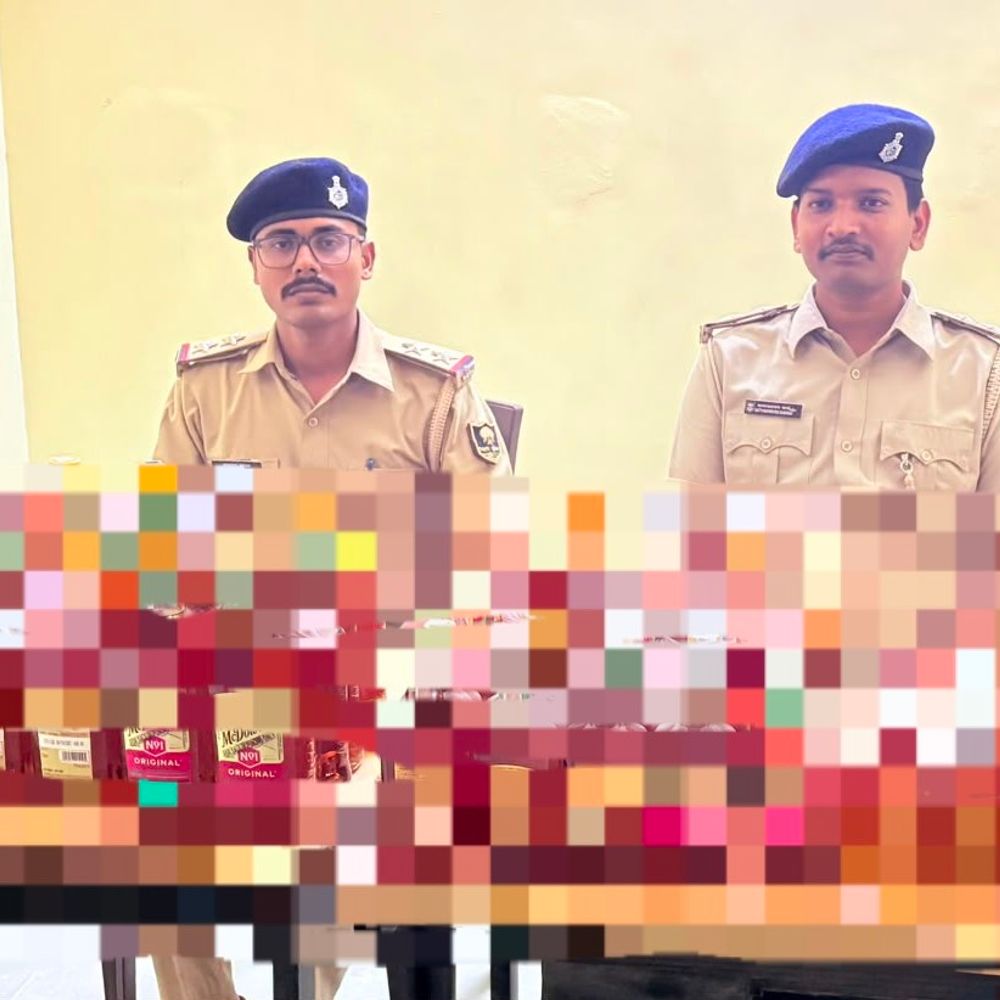 हथौड़ी में शराब को लेकर पुलिस की छापेमारी:40 लीटर विदेशी शराब बरामद, तस्कर फरार; मुखबिर की सूचना पर कार्रवाई