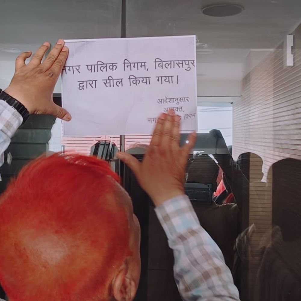 बिलासपुर में तीन लॉजों पर निगम-पुलिस की रेड:संदिग्ध गतिविधियों की शिकायत पर रामेश्वरम लॉज सील, दस्तावेजों में गड़बड़ी,अन्य लॉज संचालकों को नोटिस