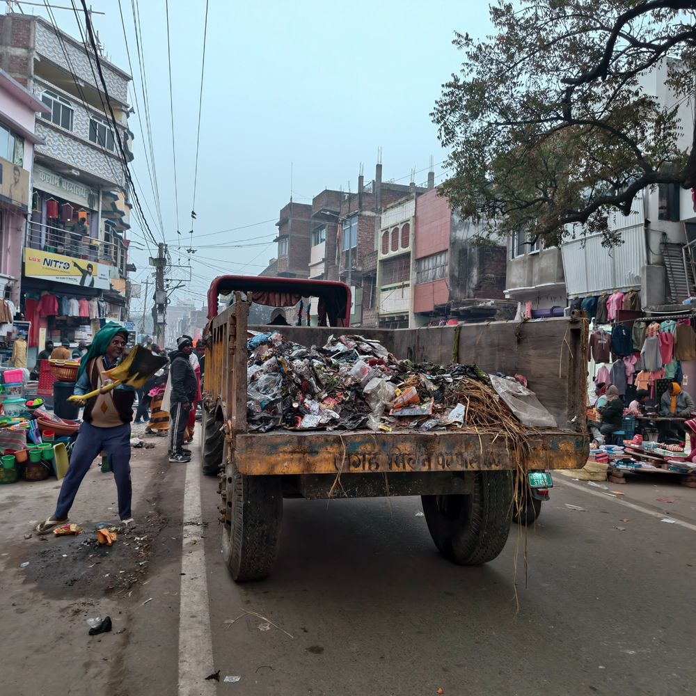 रायपुर में आज से सफाई ठेकेदारों की हड़ताल:70 वार्डों में काम ठप्प, 4 महीने से भुगतान नहीं मिलने का आरोप