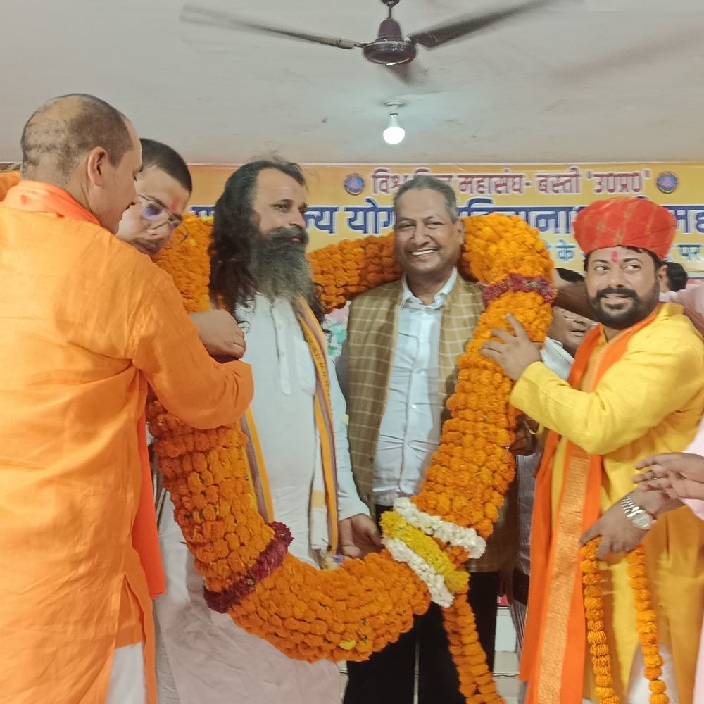 बस्ती में विशाल हिंदू महासम्मेलन आयोजित:सीएम योगी के जन्मोत्सव पर उमड़ी श्रद्धालुओं की भीड़