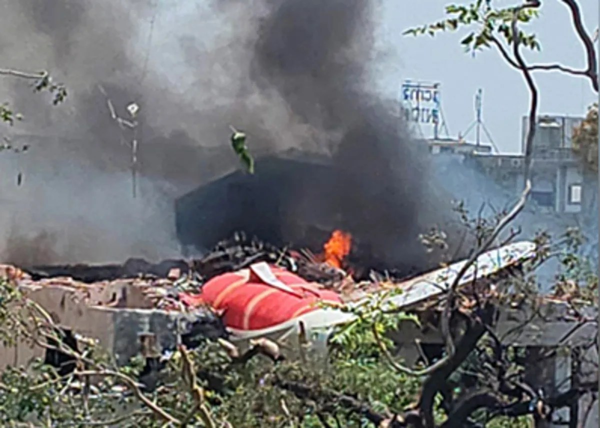 Ahmedabad Plane Crash: हादसे में बेटे को खोने वाली माँ का छलका दर्द, कहा – ‘वह हर जगह मेरे साथ रहता है’