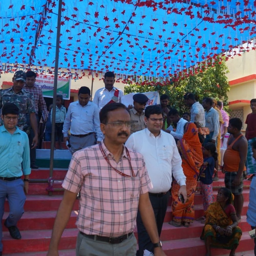 अररिया में प्रभारी सचिव, जिलाधिकारी ने शिविरों का इंस्पेक्शन किया:जमीन विवाद, खनन और योजनाओं की शिकायतों पर दिए तुरंत समाधान के निर्देश