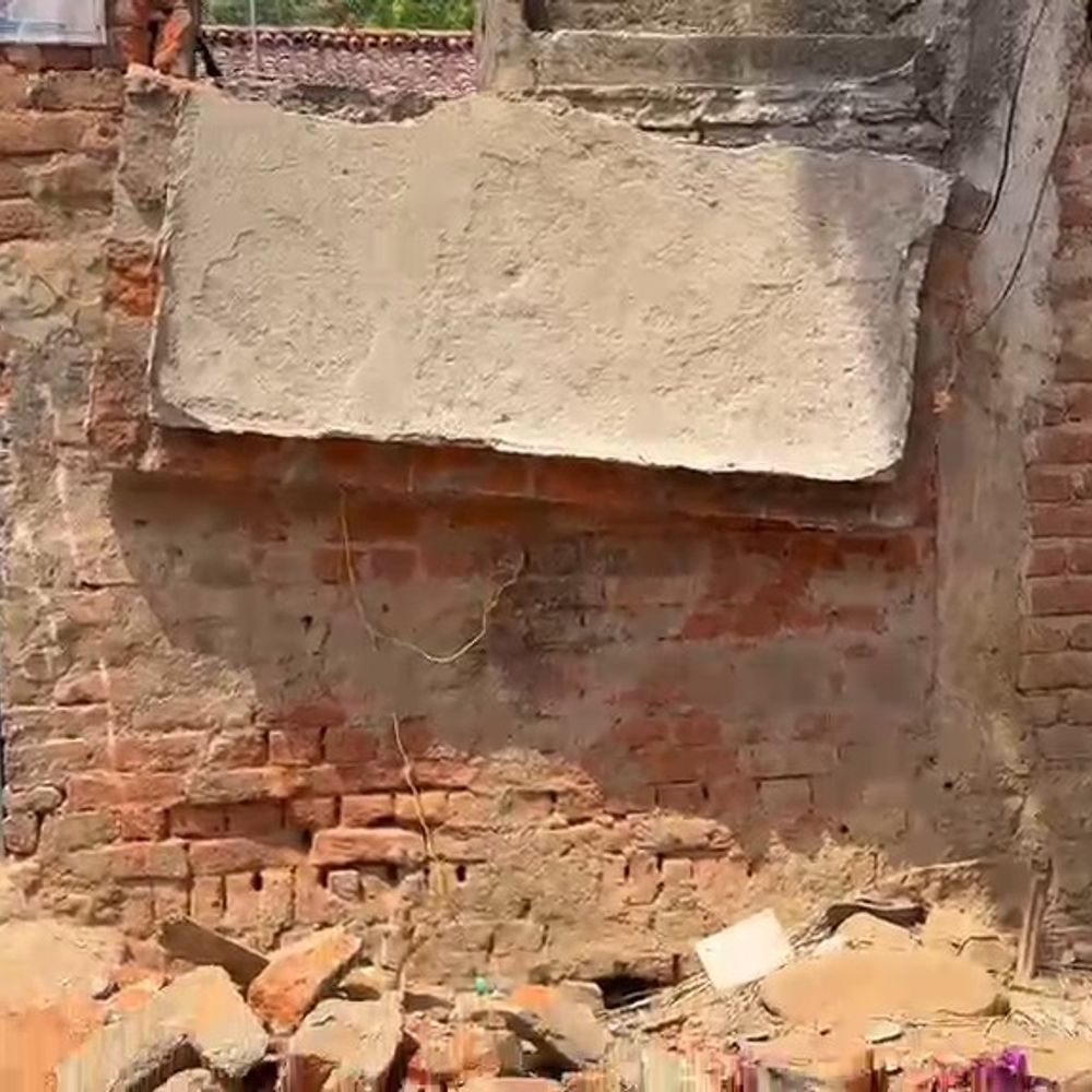 गिरिडीह में शादी समारोह में छज्जा गिरने से हादसा:2 दर्जन से अधिक लाेग हुए घायल, 6 की हालत गंभीर; प्रशासन जांच में जुटा
