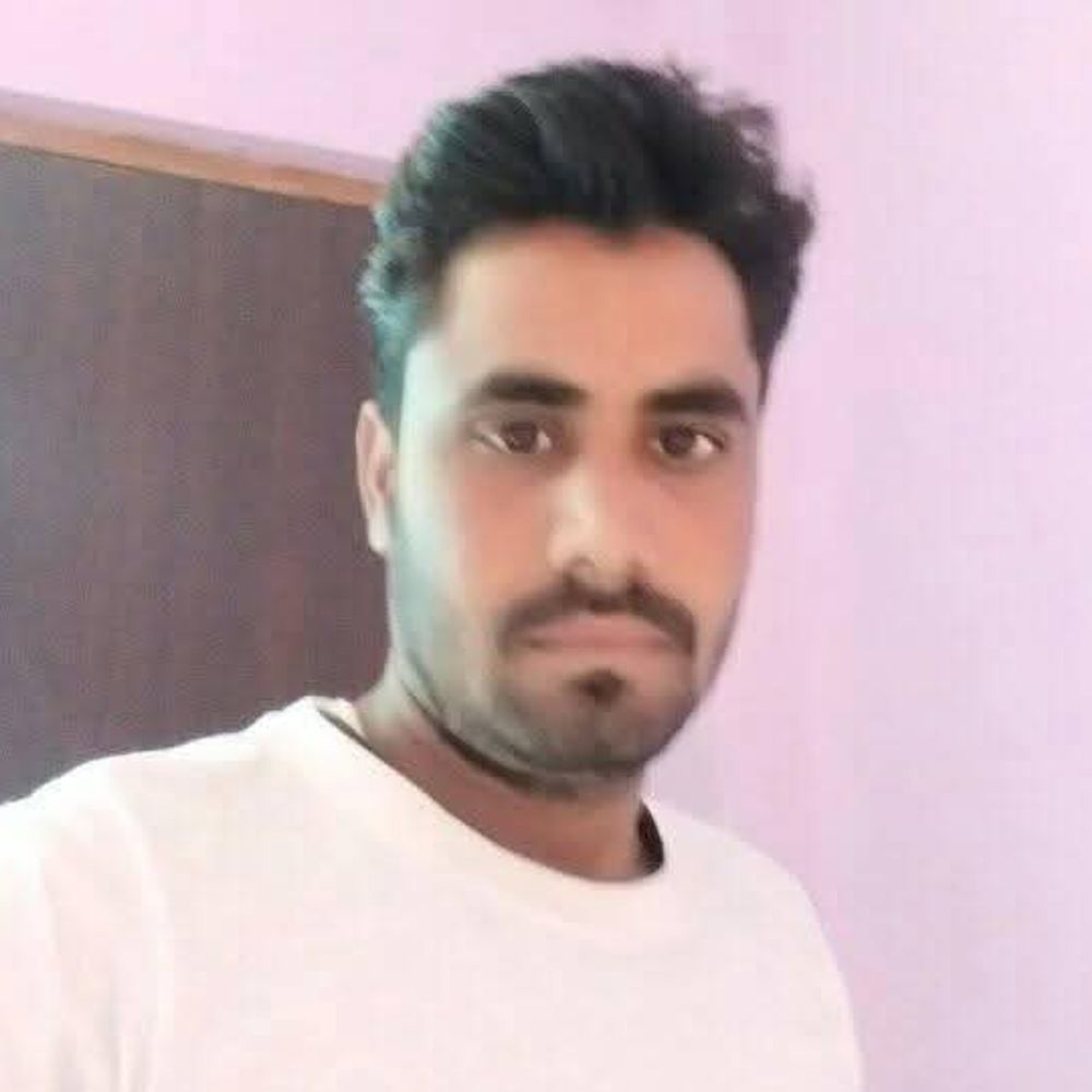 अशोकनगर में ट्रैक्टर पलटने से किसान की मौत, साथी घायल:रिवर्स करते समय खाई में गिरी; केशोपुर गांव में हादसा
