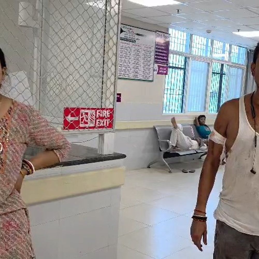 मुंगेर में पड़ोसी ने रेलकर्मी को गोली मारी:क्वार्टर में बुला, बातें करने के बाद चलाई गोली