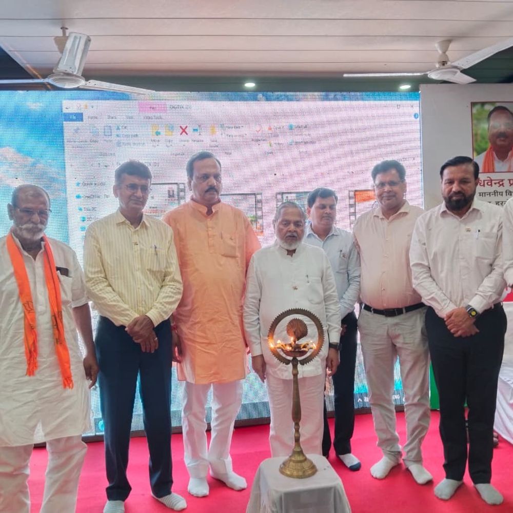 किसान संगोष्ठी में आधुनिक तकनीक से पैदावार बढ़ाने पर बल:सवायजपुर में विधायक माधवेंद्र प्रताप सिंह ने किसानों को किया संबोधित