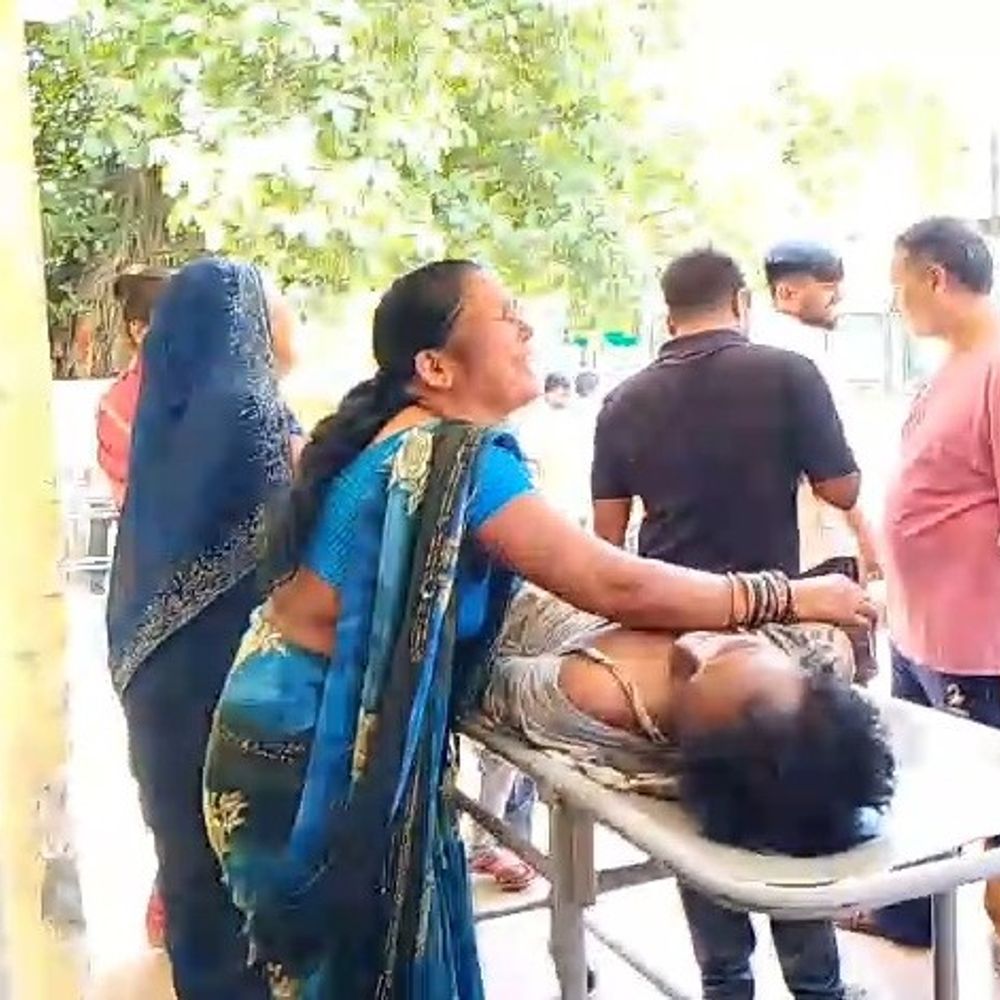उन्नाव में करंट लगने से युवक की मौत:घर पर काम करते समय हुआ हादसा, गंभीर रूप से झुलसा, अस्पताल पहुंचते ही मृत घोषित