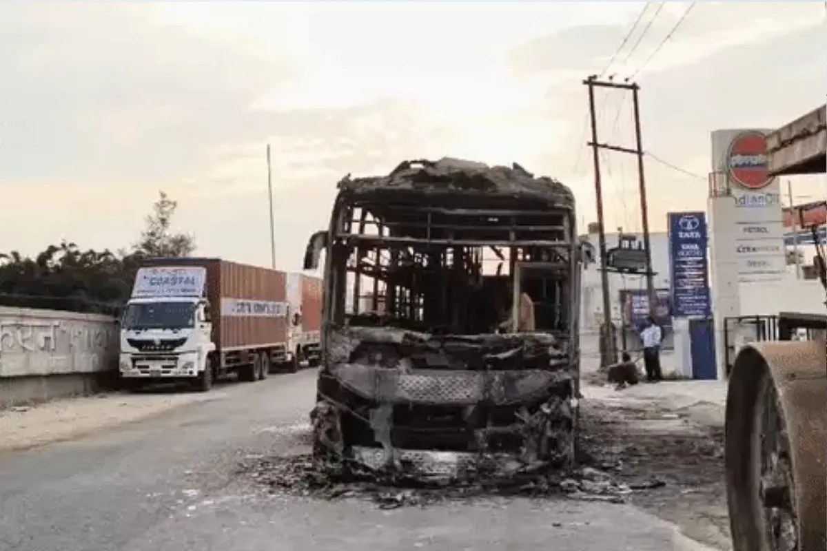 Bus Fire: हरिद्वार से जयपुर लौट रही बस में लगी आग, सामान जलकर खाक, बाल बाल बचे 32 यात्री