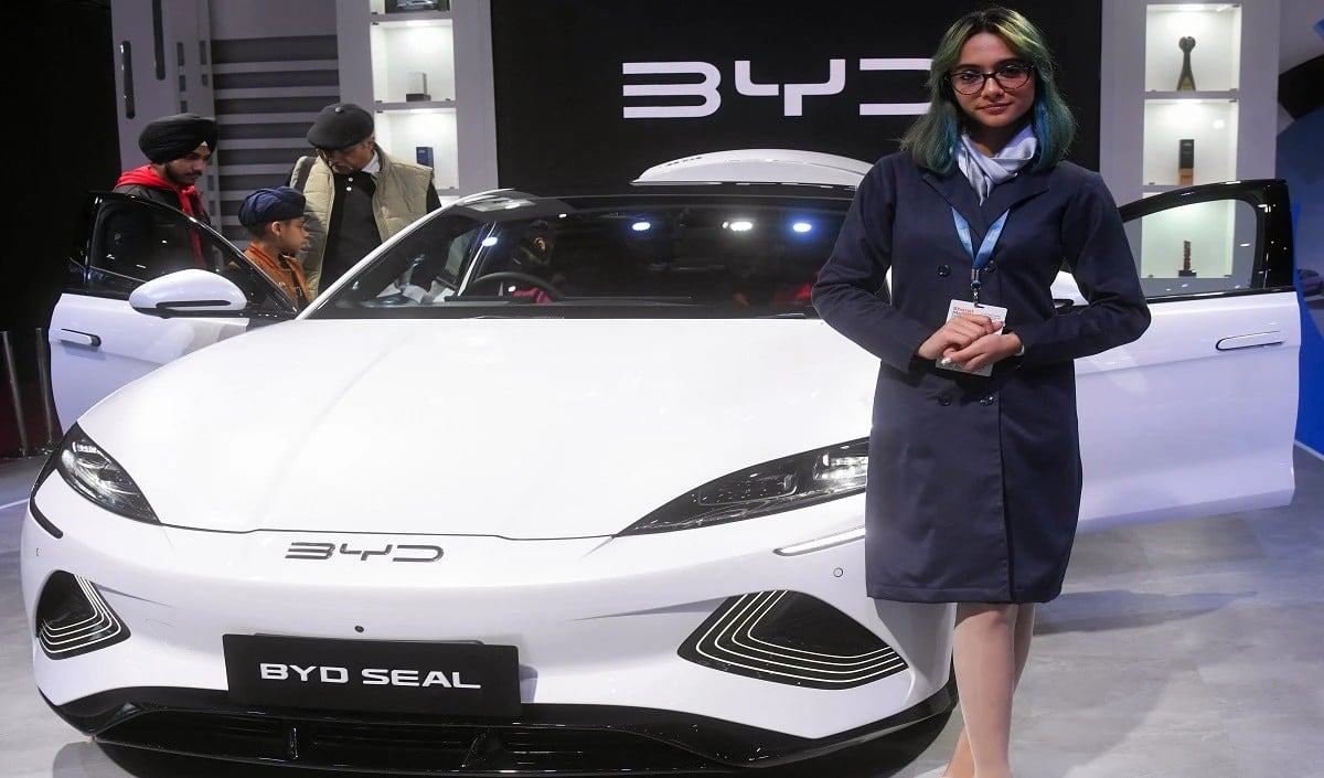 BYD की सफलता बनी मुसीबत! 1 लाख से ज्यादा Booking के बाद नई Electric SUV का Launch टला