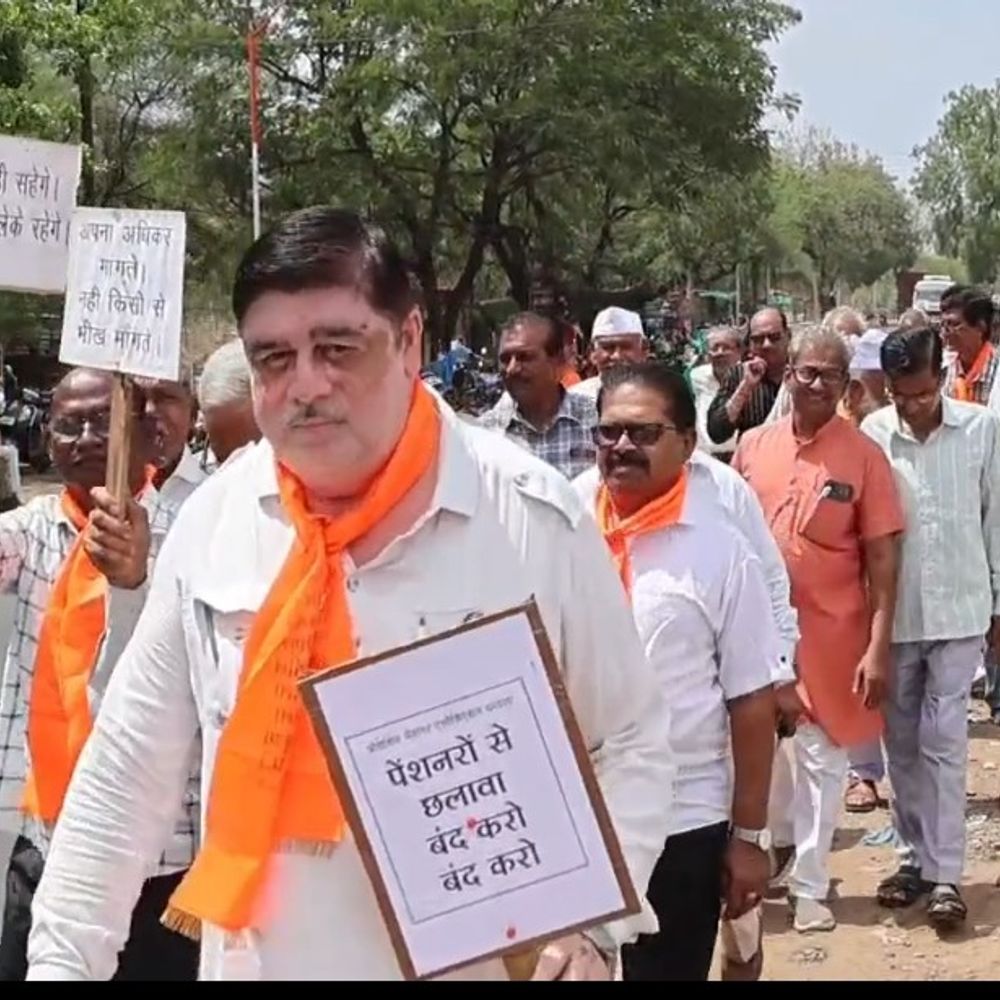 झाबुआ थांदला में पेंशनर्स का प्रदर्शन:मुख्यमंत्री के नाम ज्ञापन सौंपा, विभिन्न मांगों पर जोर