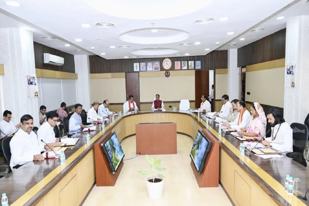 Chhattisgarh Cabinet Meeting: छत्तीसगढ़ में दौड़ेगी 240 इलेक्ट्रिक बसें, कैबिनेट की मीटिंग में लिया गया निर्णय