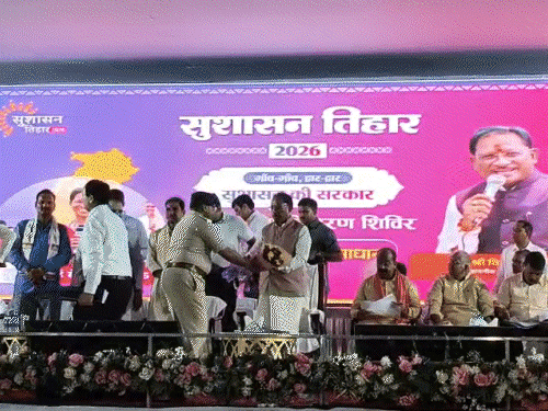 मंत्रीमंडल विस्तार पर CM बोले-आगे-आगे देखिए होता है क्या:बिलासपुर में समीक्षा बैठक 10 मिनट में खत्म, कहा-राजस्व मामलों में न हो देरी