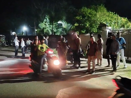 कोडरमा में ई-रिक्शा में जन्मे जुड़वां बच्चे:प्रसव पीड़ा होने पर अस्पताल ले जा रहे थे, पास गुजर रही एएनएम की मदद, जच्चा-बच्चा सुरक्षित