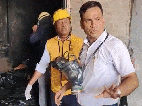 जयपुर में पटाखा फैक्ट्री में आग, 3 की मौत:5 लोग 90 प्रतिशत तक झुलसे, SMS में करवाया भर्ती