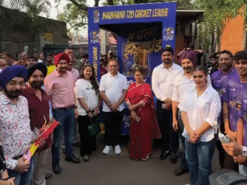 गिरिडीह से शुरू हुई झारखंड टी-20 लीग की ट्राफी यात्रा:रांची टाइटंस के साथ क्रिकेट प्रेमियों में दिखा उत्साह, 10 जून से शुरू हो रहा लीग