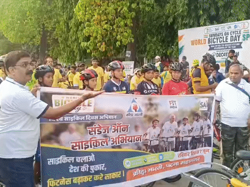 ‘फिट इंडिया संडे ऑन साइकिल’ कार्यक्रम, पटना में साइकिल रैली:इनकम टैक्स गोलंबर से निकले साइकिल प्रेमी, रत्नेश कुशवाहा बोले-स्वस्थ शरीर में ही स्वस्थ मन