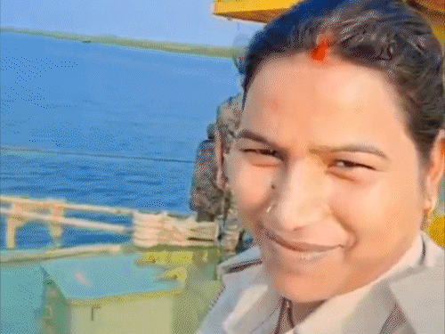 ‘ओ फिरकीवाली…’ गाने पर महिला होमगार्ड ने बनाई रील:भागलपुर के बरारी घाट पर वीडियो शूट करती दिखीं, विभागीय कार्रवाई से निलंबन तक का प्रावधान
