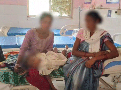 गुमला में ढाई साल की बच्ची से दुष्कर्म का प्रयास:चॉकलेट का लालच देकर घर से बाहर ले गया आरोपी, बच्ची की बिगड़ी हालत