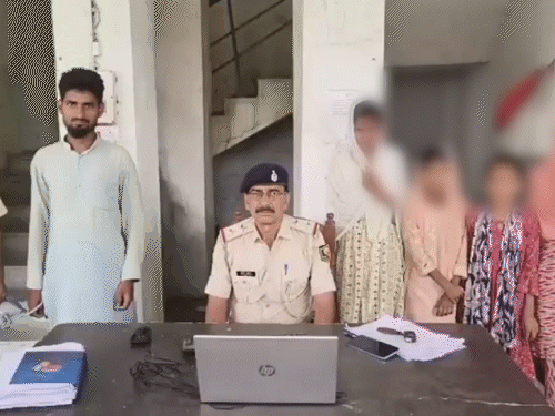 ‘नाबालिग लड़कियों को 5 लाख में बेचने की थी प्लानिंग’:मोतिहारी मौलवी का कबूलनामा, बोला-पुलिस एक घंटा देर करती तो नेपाल बॉर्डर पार कर जाता