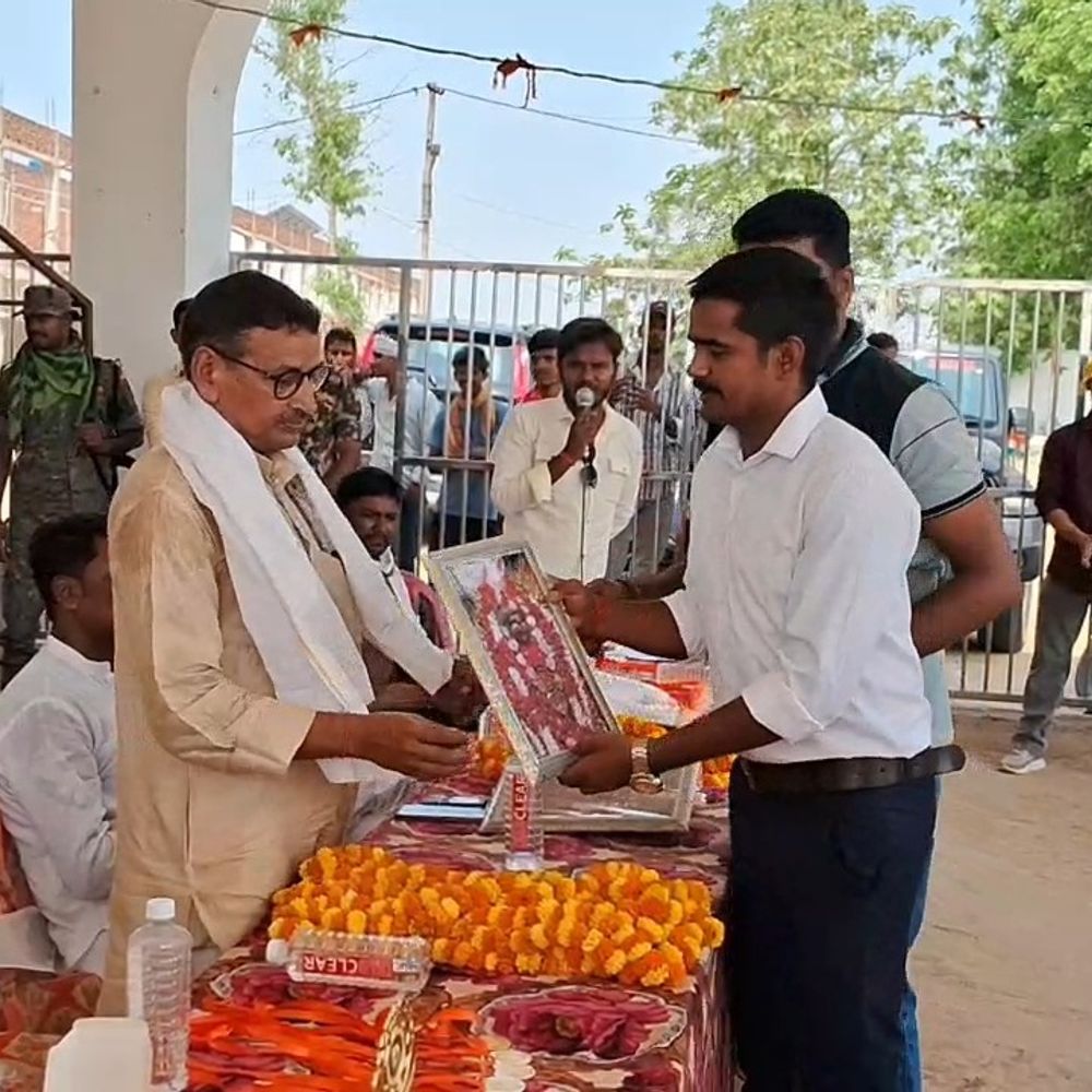 बिहार पुलिस और सेना में 29 युवा चयनित:रामगढ़ विधायक ने फोर्स फिजिकल एकेडमी के छात्रों को किया सम्मानित