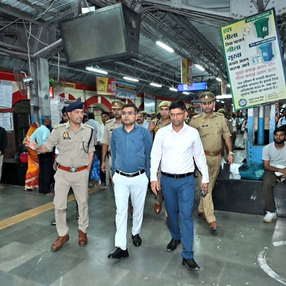 ललितपुर में तीन दिवसीय पुलिस भर्ती परीक्षा 8 जून से:डीएम-एसपी ने व्यवस्थाएं जांचीं, रात में रेलवे स्टेशन और रैन बसेरों का निरीक्षण किया